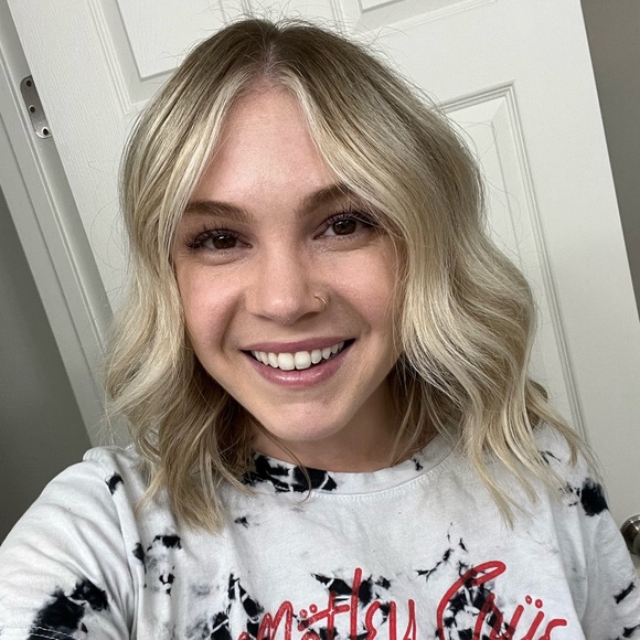 Meet your Posher, Alexis - Picture 1 of 1